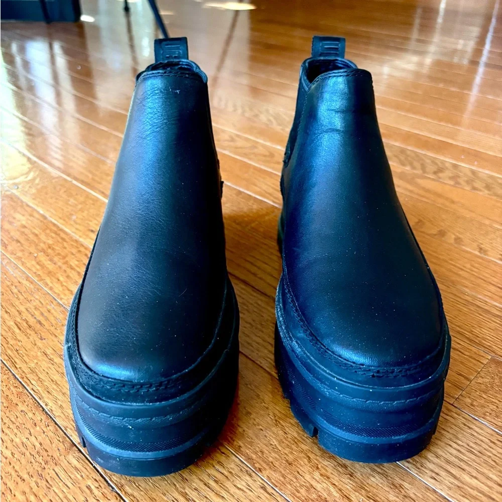 UGG Black Platform Chelsea Boots. Size 8.5. Like New. - Picture 3 of 5